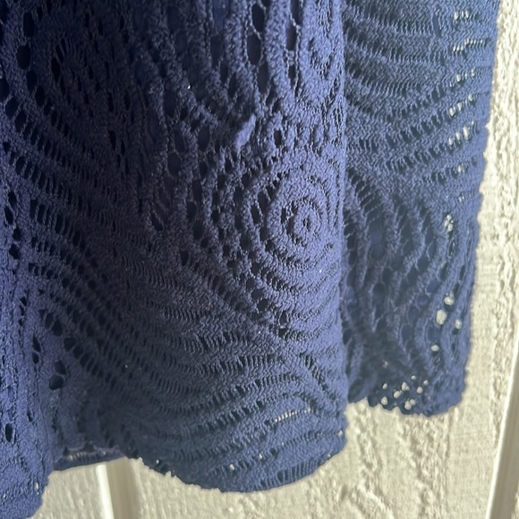 Lilly Pulitzer Lace Tiki Wrap Romper True Navy Feather Bloom Large - Picture 5 of 7